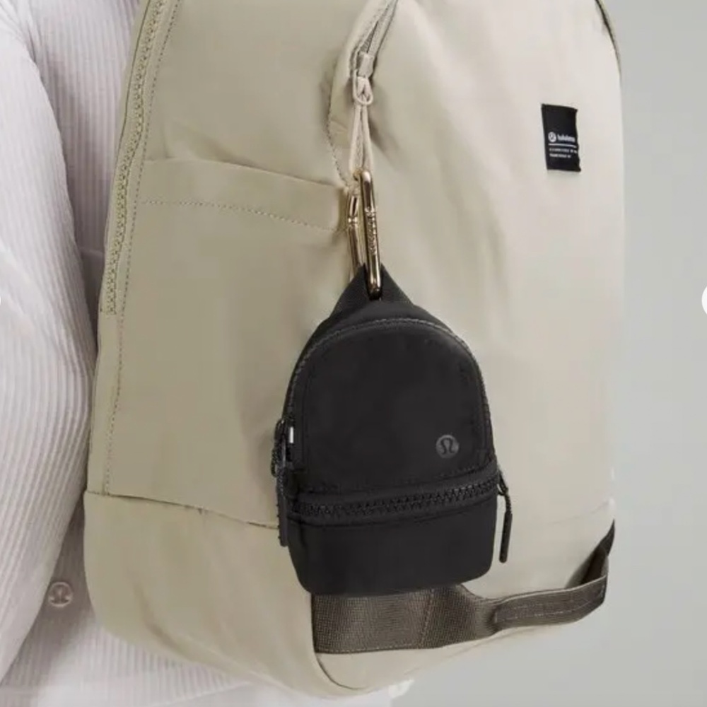 MINI Backpack Clip - Picture 3 of 10